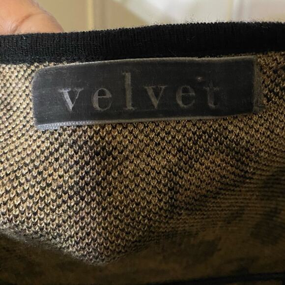 VELVET by Graham & Spencer Leopard Print Sweater Size Small Long Sleeve Pullover - Picture 3 of 12